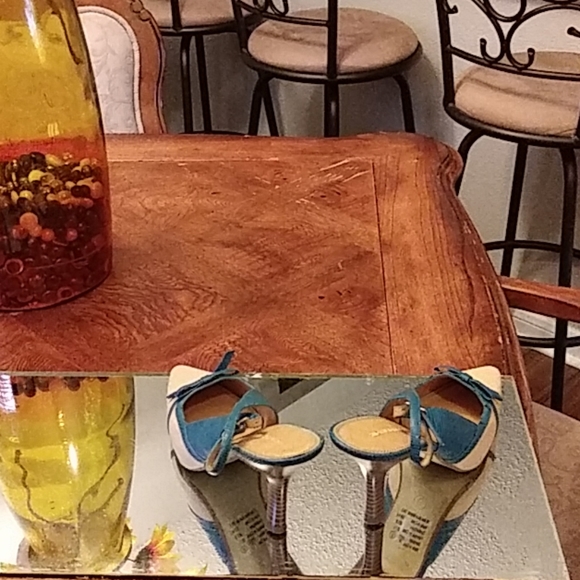 Shoes - Picture 3 of 4